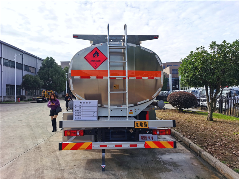 國(guó)六東風(fēng)天錦鋁合金油車